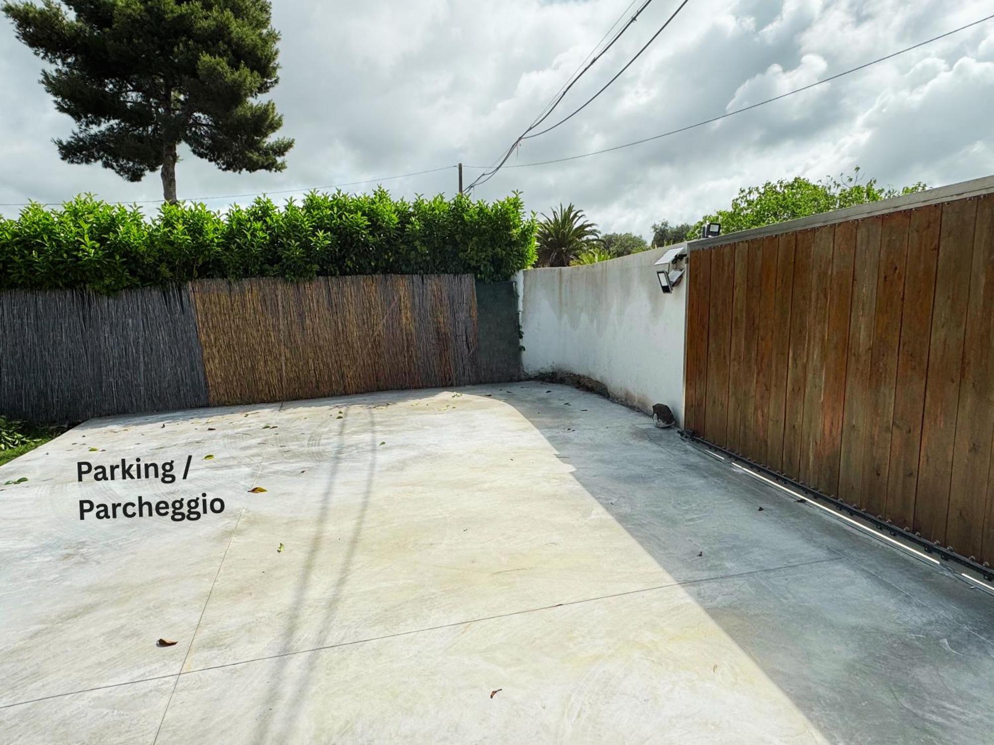 Algherolux -Free Secure Gated Parking For Cars And Motorbikes Buitenkant foto