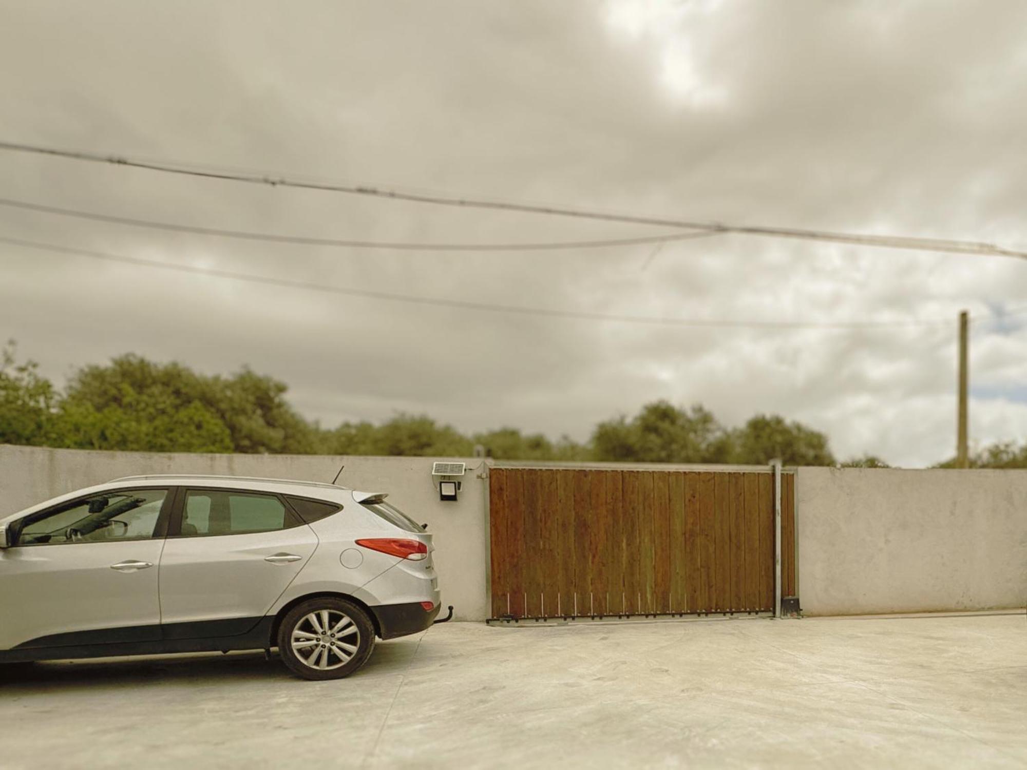 Algherolux -Free Secure Gated Parking For Cars And Motorbikes Buitenkant foto